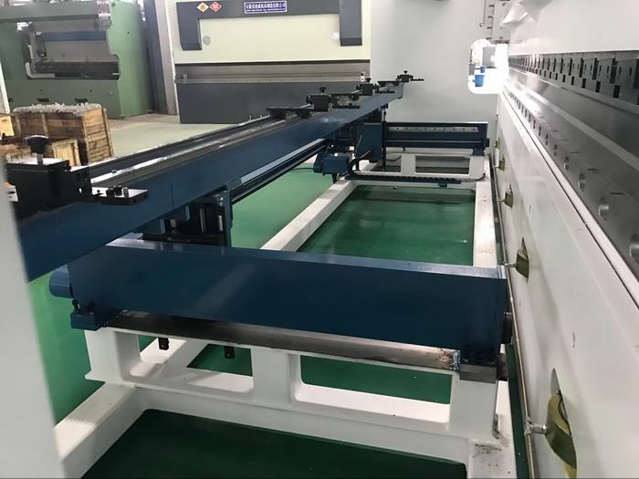 Yawei 2 axis cnc controlled auto bending back gauges